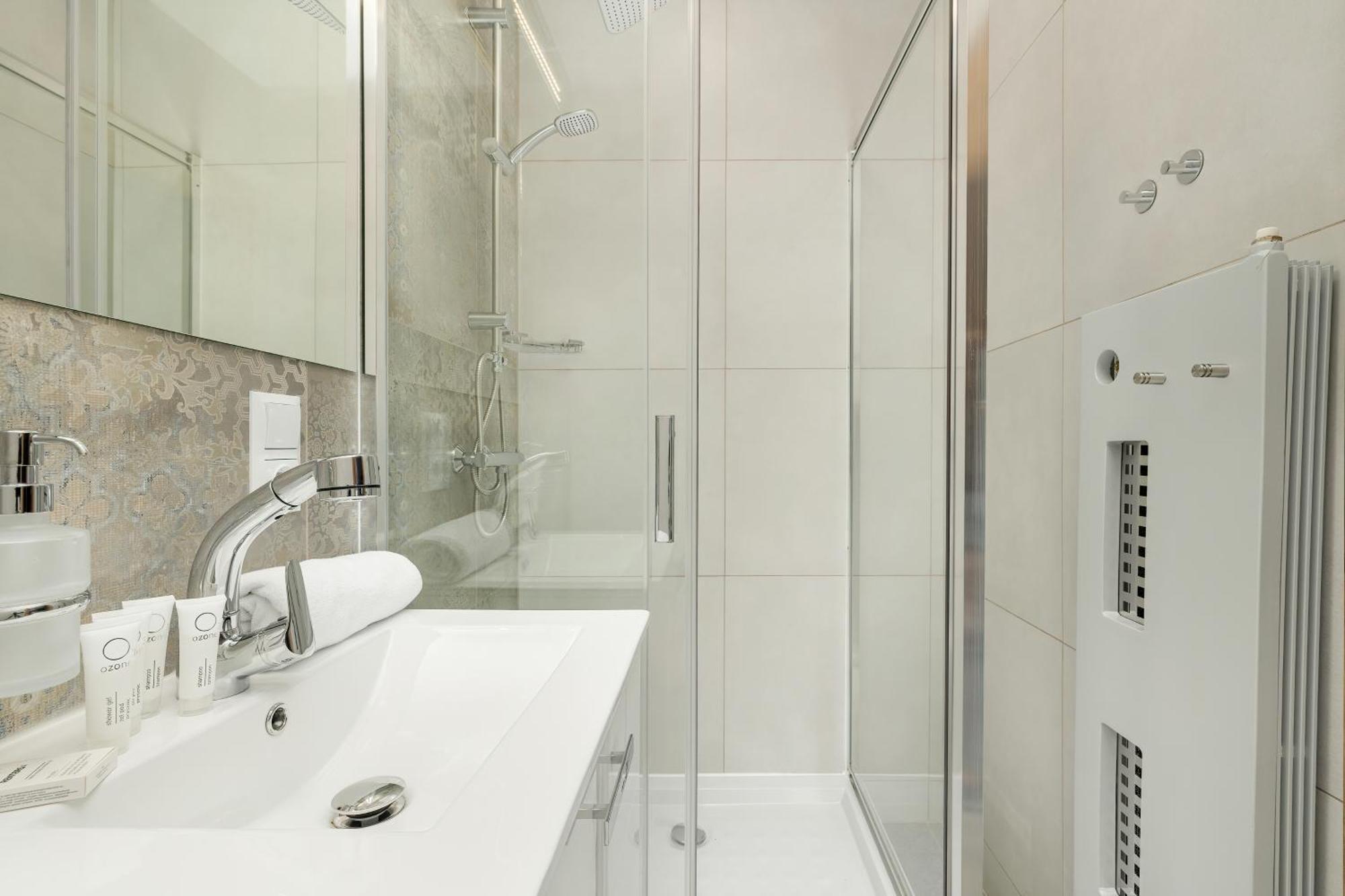 Nowoczesne I Stylowe Apartamenty W Centrum Bytomia Blisko Rynku By Noclegi Renters Esterno foto