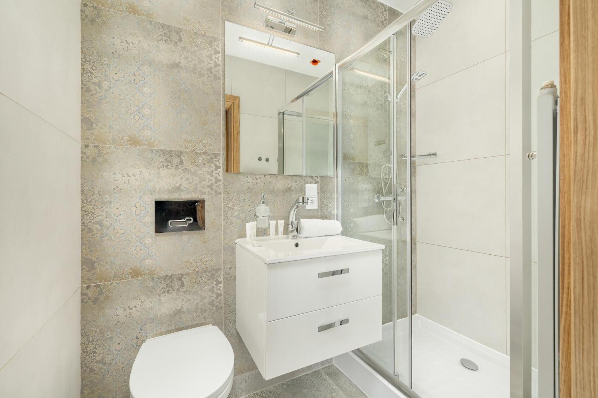 Nowoczesne I Stylowe Apartamenty W Centrum Bytomia Blisko Rynku By Noclegi Renters Esterno foto